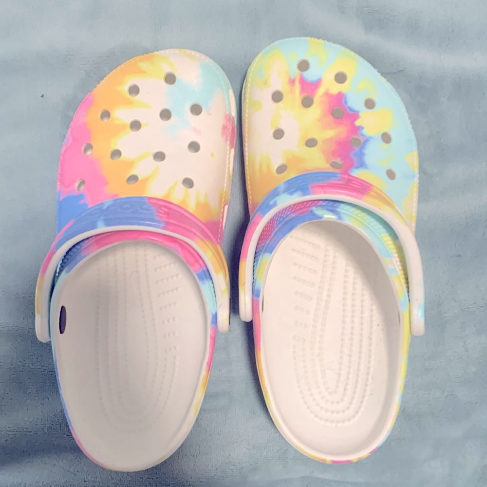 Tie-dye Crocs, size 4 Men, 6 women